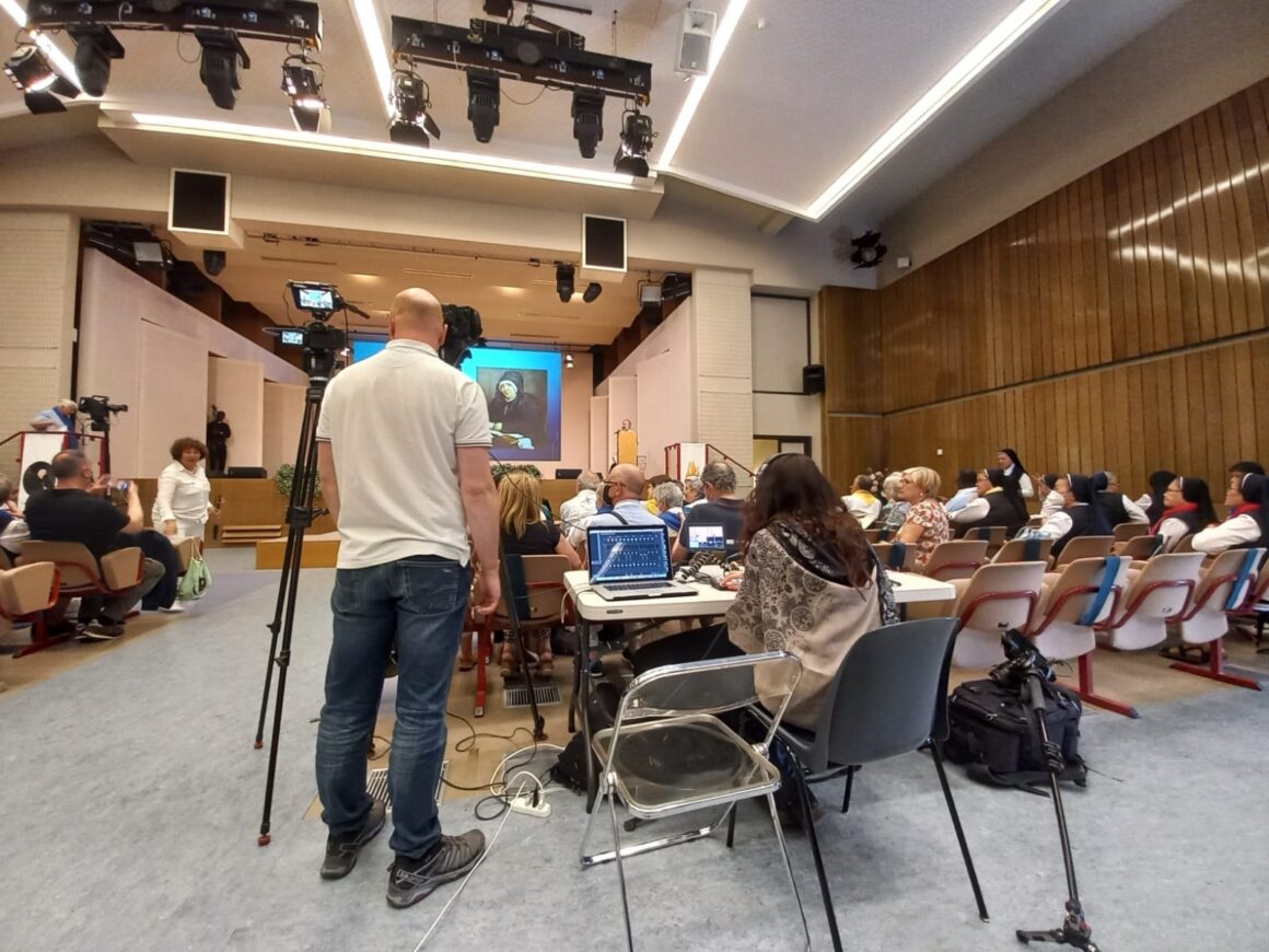 Marie Rivier è santa!